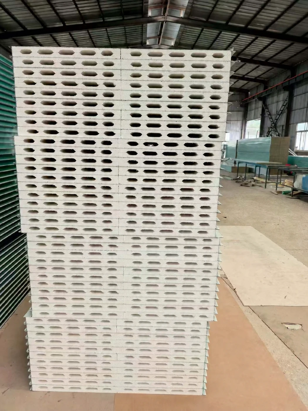 Magnesium oxysulfate panels