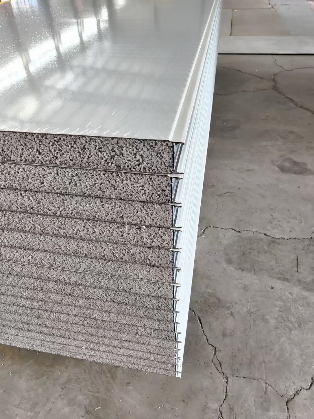 Silica-core cleanroom panels