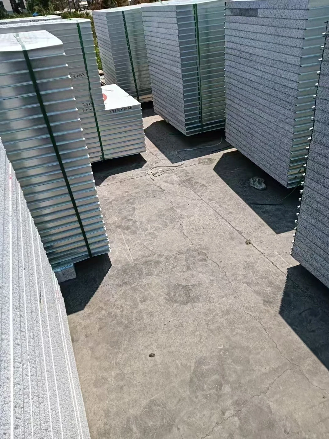 Silica-core cleanroom panels 2